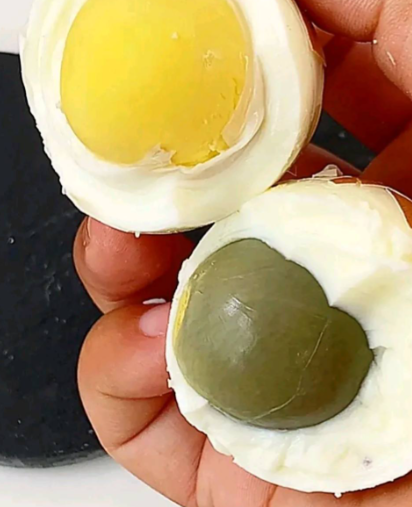 煮雞蛋為什么蛋黃變綠了？